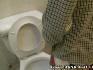 Aziāti urinēt puika