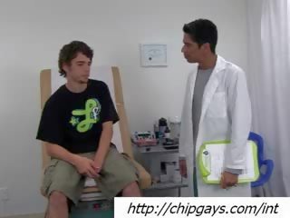 Sabroso chico con médico